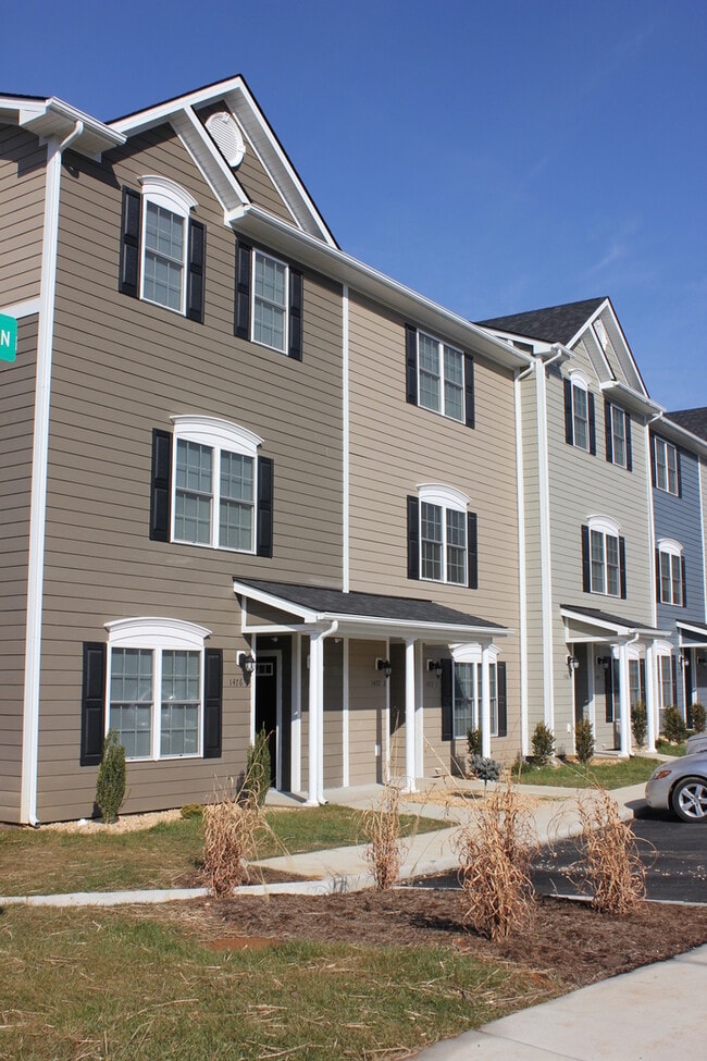 Primary Photo - Two Master Suite Apartment Townhouse
