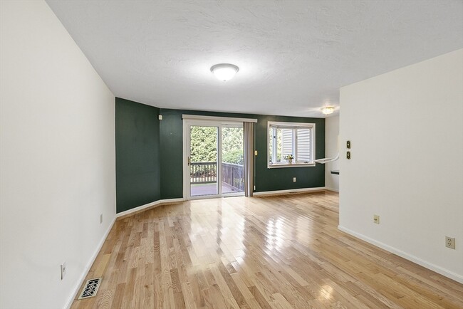 Building Photo - 116 Broadmeadow St