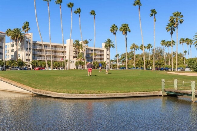 Building Photo - 6357 Bahia Del Mar Blvd S