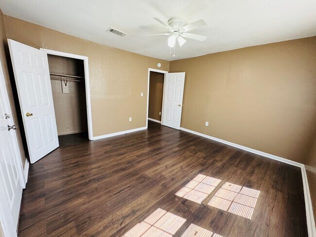 Building Photo - 4035 Clayton Dr