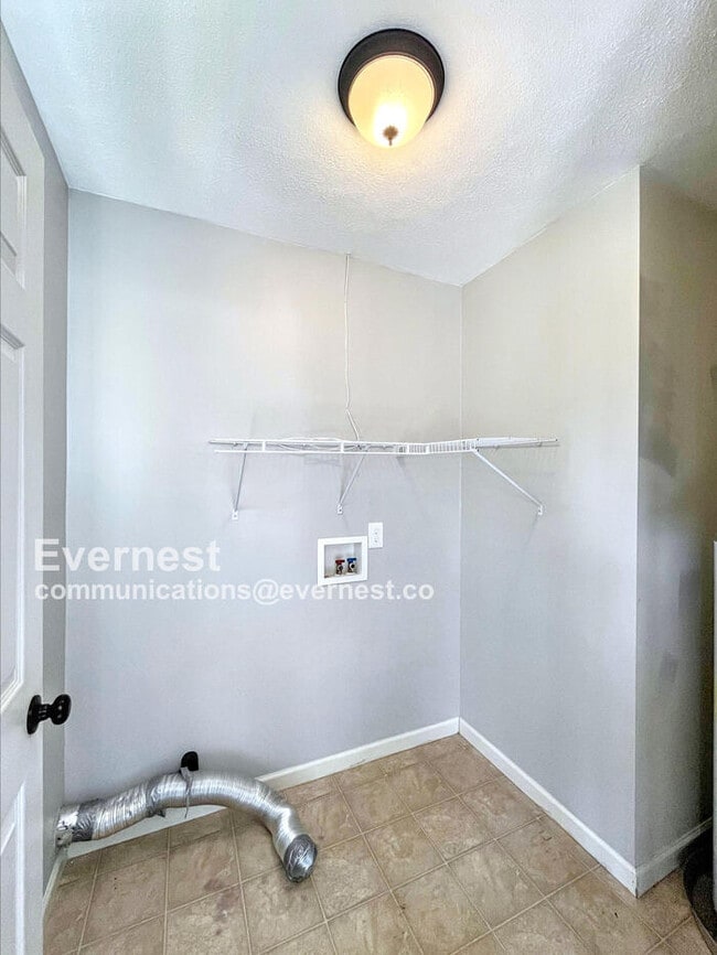 Building Photo - 808 Sunrise St