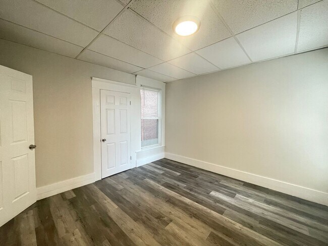 Building Photo - 325 Amherst St