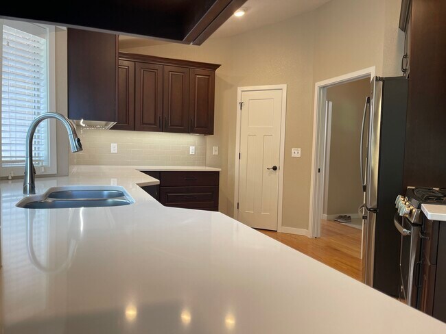 Building Photo - 4579 N Wisteria Pl