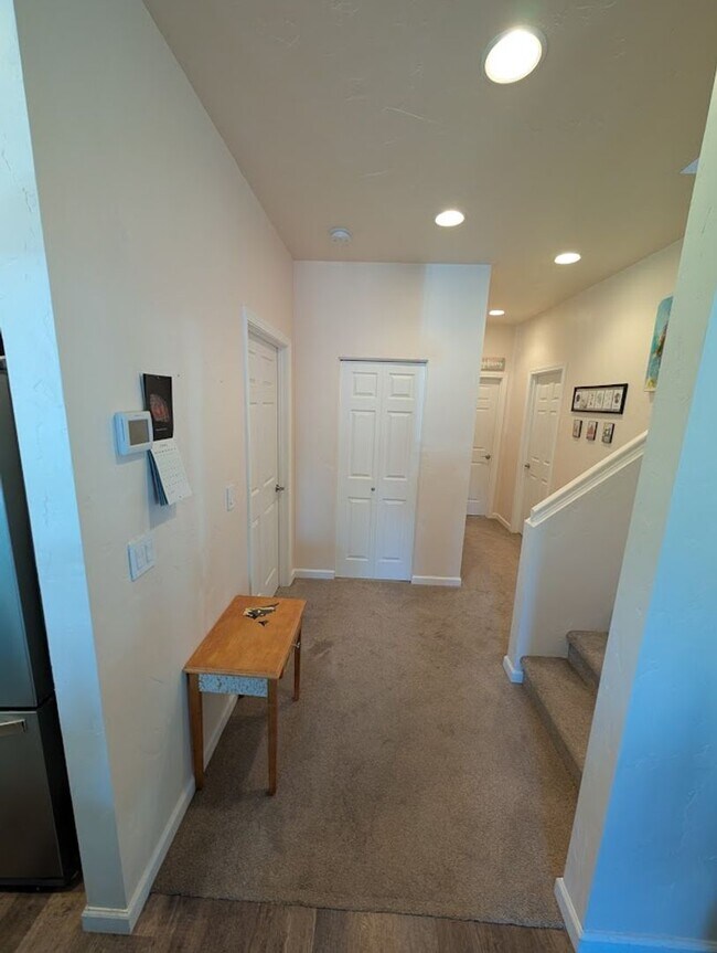 Building Photo - Newer contemporary home right downtown, al...