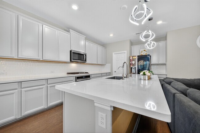 Building Photo - 2726 Tumlinson Dr