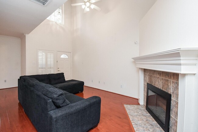 Building Photo - 13646 Garden Grove Ct