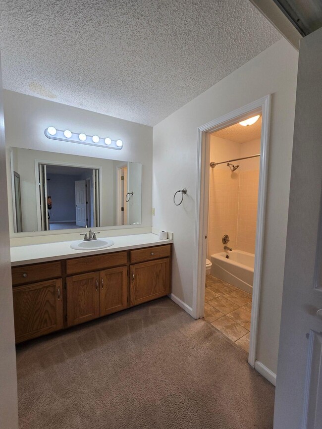 Building Photo - 2660 Nicholson Dr