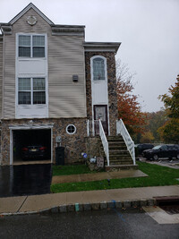 Building Photo - 39 Russell Ct