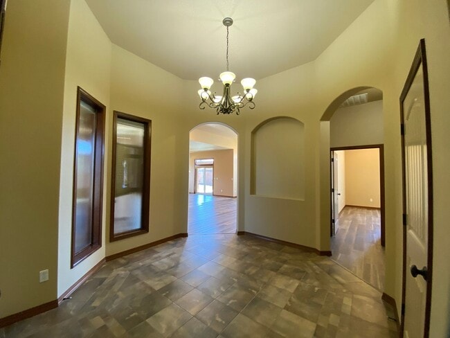 Building Photo - 433 Golden Dr