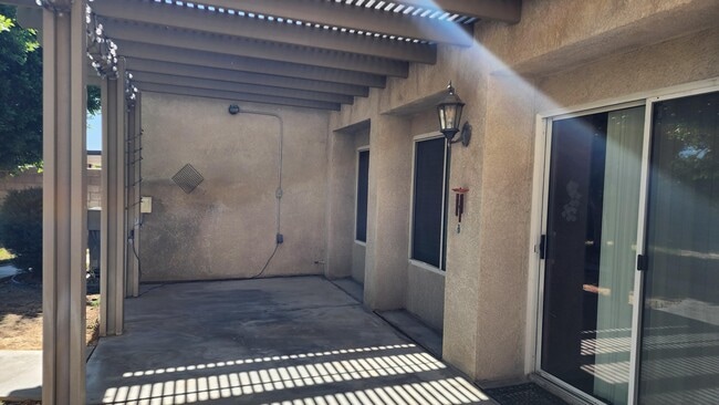 Building Photo - 754 Mira Grande