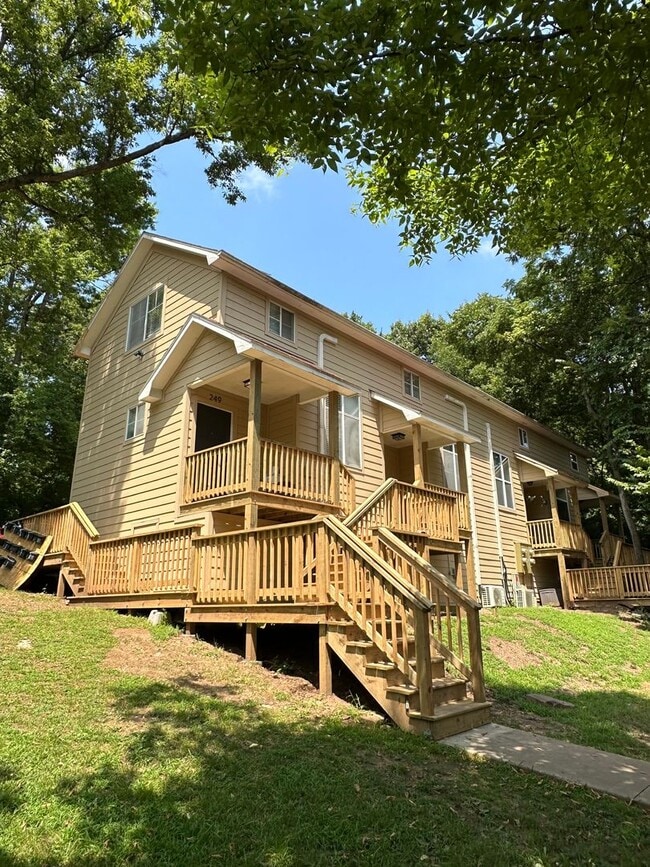 Building Photo - Town Creek Properties - South Gregg