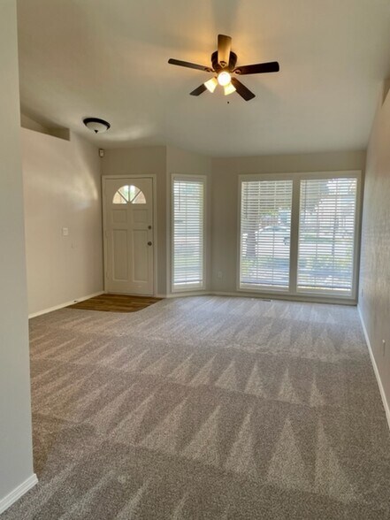 Building Photo - 5008 N Rothmans Ave