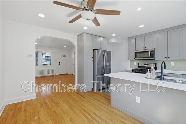 Building Photo - 2230 Observatory Pl NW