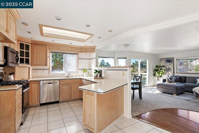 Building Photo - 207 Midway Dr