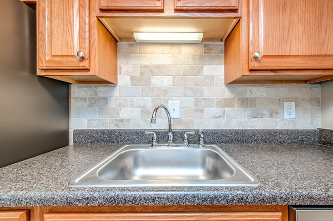 Kitchen - 406 Granville Rd