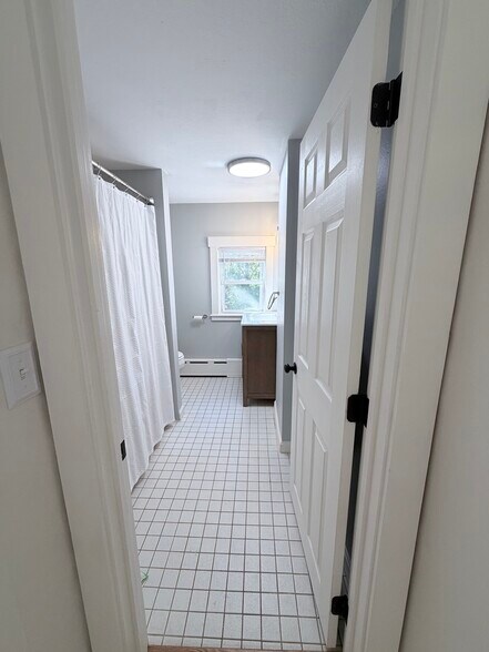Bathroom - 221 Baldwin St