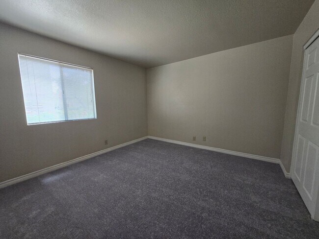 Building Photo - 5360 Indian River Dr