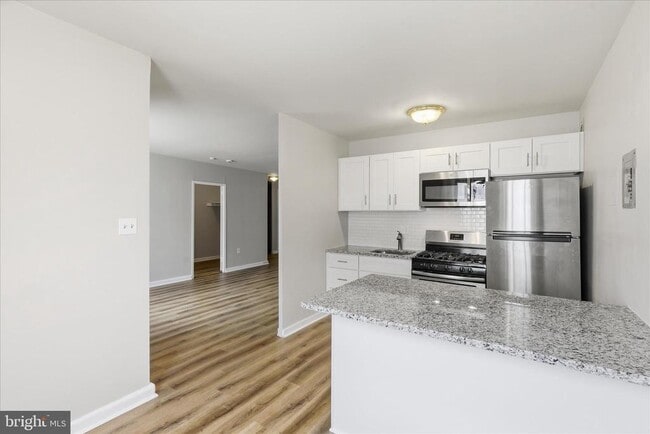 Building Photo - 1200 S Arlington Ridge Rd