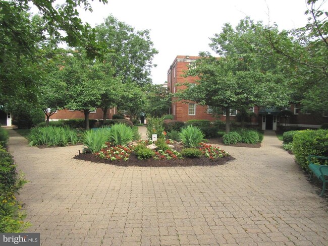 Building Photo - 26 S Old Glebe Rd