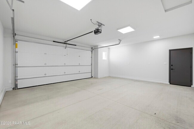 Building Photo - 5170 N Jeffers Ave