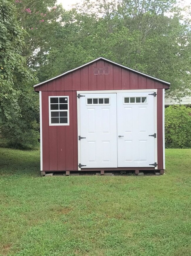 Building Photo - Everything you’ve been dreaming of is here...