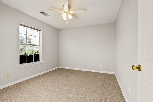 Building Photo - 12711 Misty Creek Dr