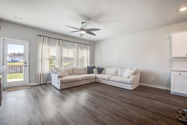 Building Photo - Stunning 5 Bedroom Cypress Preserve