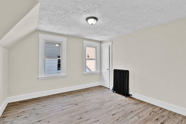 Building Photo - 253 Chatham St