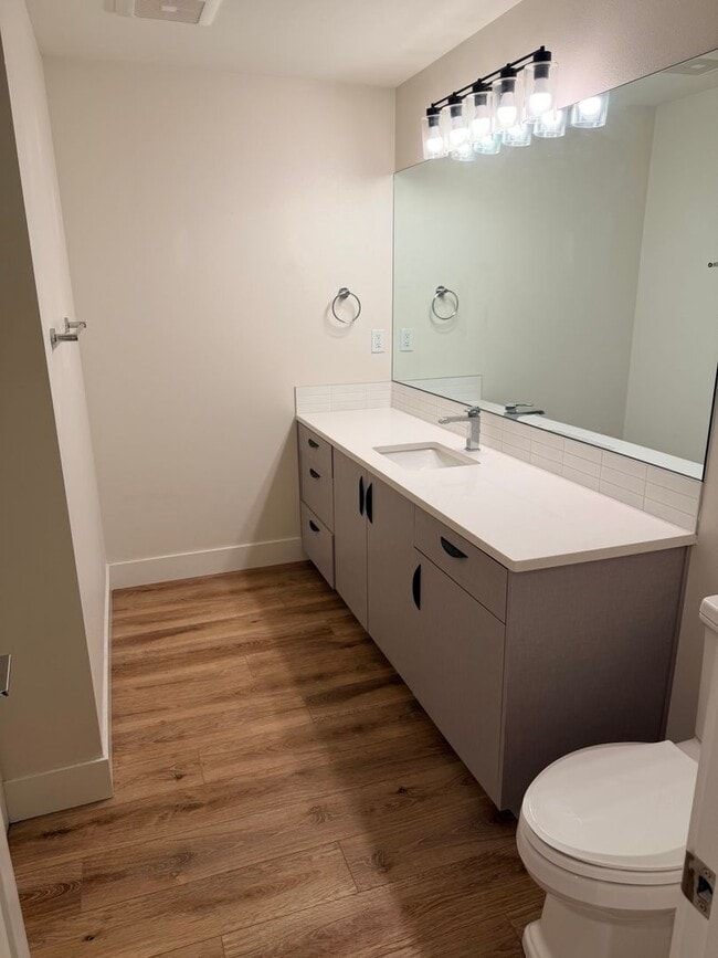 Building Photo - 4 bed/3.5 Bath Townhouse in Richmond Neigh...