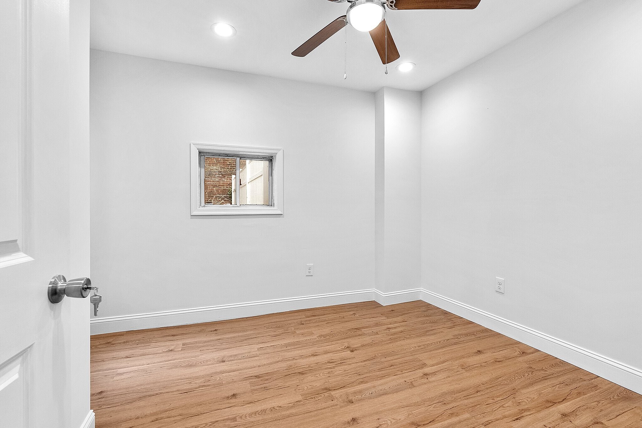 Building Photo - 3876 Lancaster Ave
