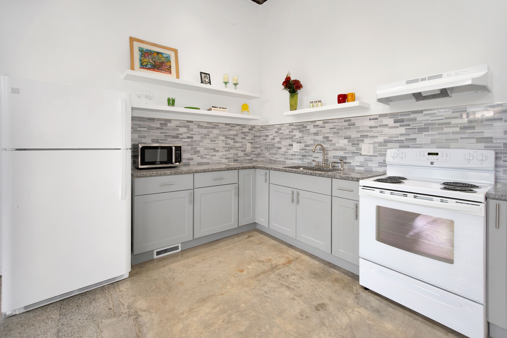 Building Photo - 470 Brainard St