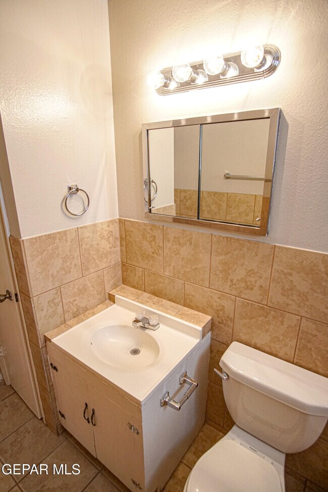 Building Photo - 3530 Hamilton Ave