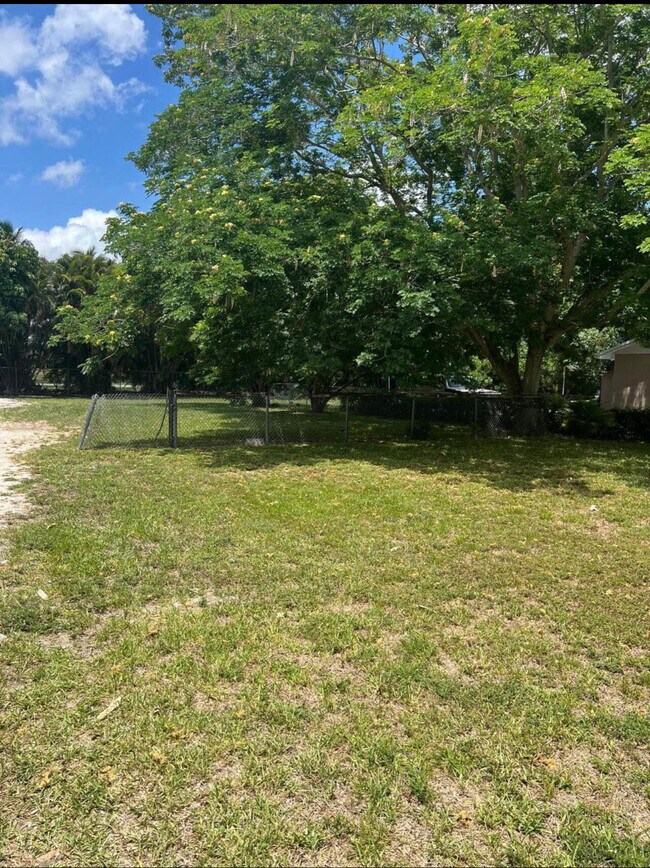 Building Photo - 4600 Forest Ln