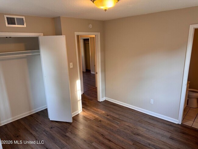 Building Photo - 8678 Yorktown Dr