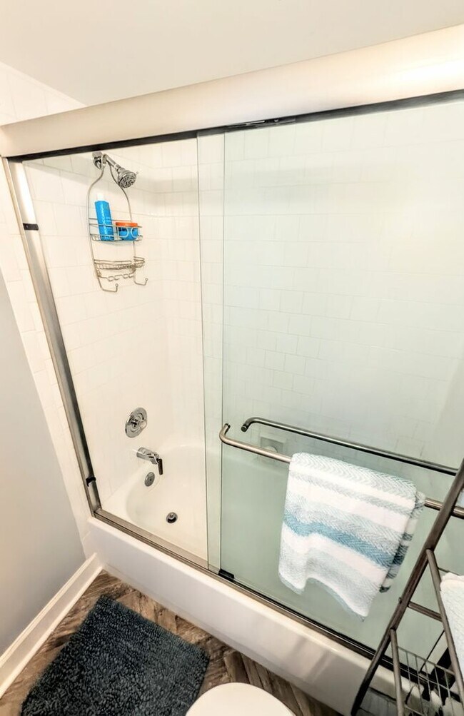 Building Photo - Seasonal/short term 2/2 vacation condo close to Anna Maria