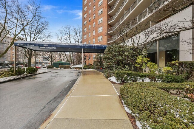 Building Photo - 3777 Independence Ave