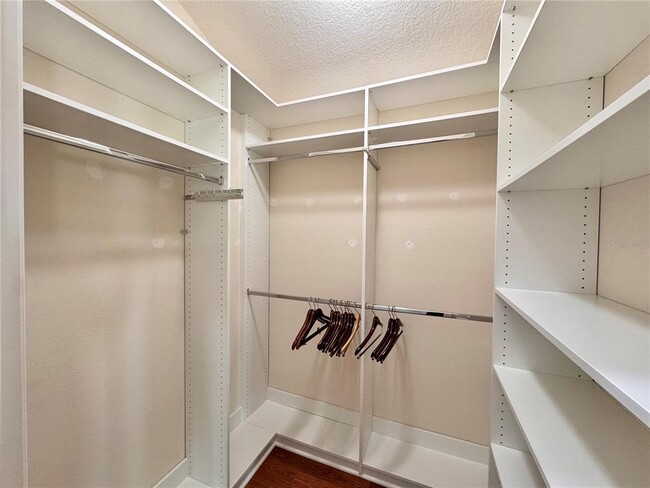 Building Photo - 4167 Victory Dr