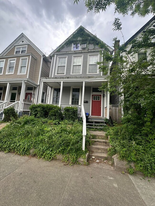 Building Photo - 4-5 Bedroom Single Family Home Located in the Fan/Richmond VA