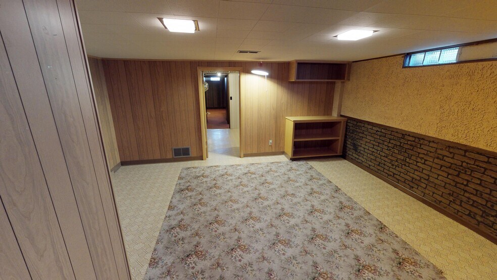 Building Photo - 907 E Harding Dr