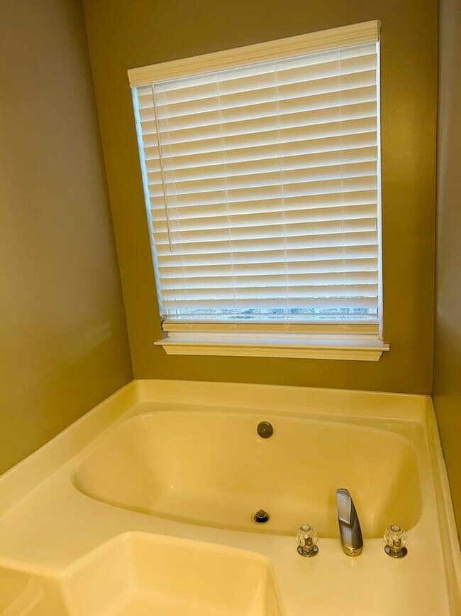 Building Photo - Charming 3-Bedroom Ranch in Greer’s Covete...