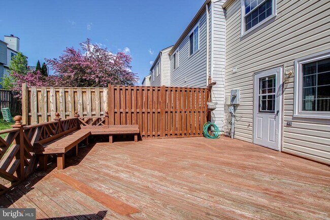 Building Photo - 6324 Lightburn Ct