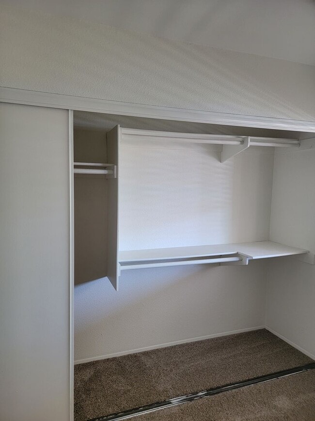 Building Photo - 2 BR / 2 BA Condo with Spectacular Views Near Patrick Henry High School