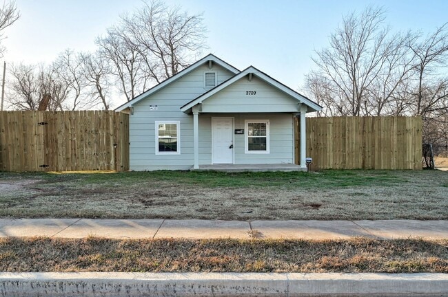 Building Photo - Cute 2BD/1BTH Home in the Heart of OKC Near OU Medical Center