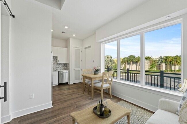 Building Photo - 850 TETBURY Lp