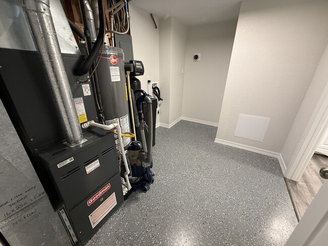 Building Photo - 6233 43rd St SW