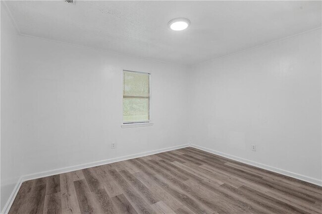 Building Photo - 200 Tanglewood Dr