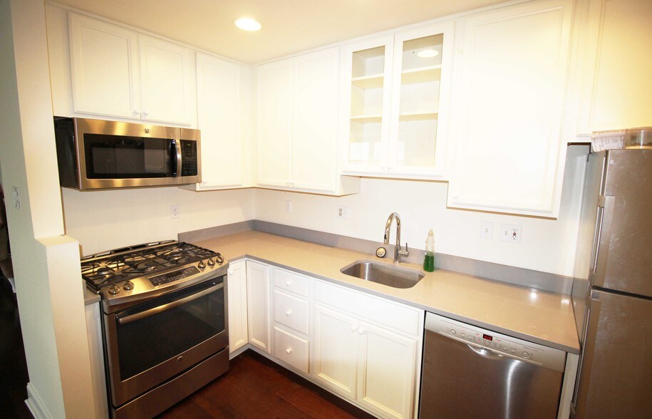 Building Photo - 2511 St Charles Ave
