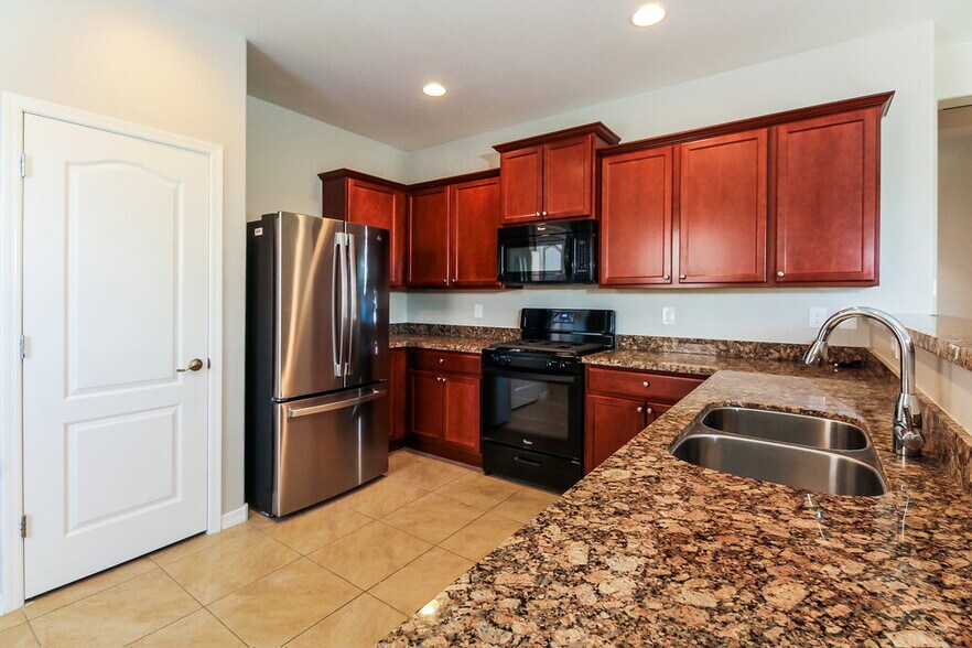 Building Photo - 8231 W Razorbill Dr