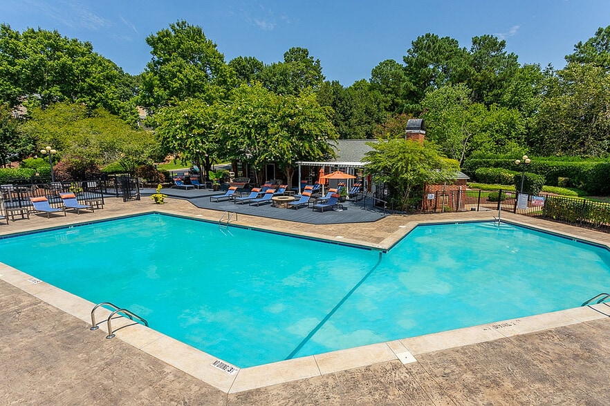 Resort-Style Pool at Autumn Ridge - Autumn Ridge