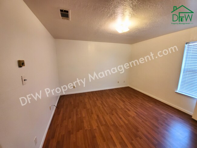 Building Photo - Cute 2-Bed/1.5-Bath Townhome for Lease in Celina